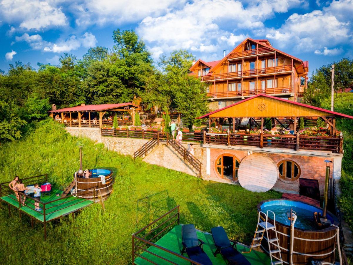 Pensiunea La Maria Lu' Sandoiu Hotel Poenari Exterior photo