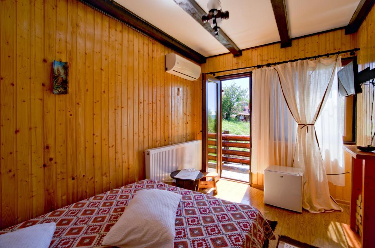 Pensiunea La Maria Lu' Sandoiu Hotel Poenari Exterior photo