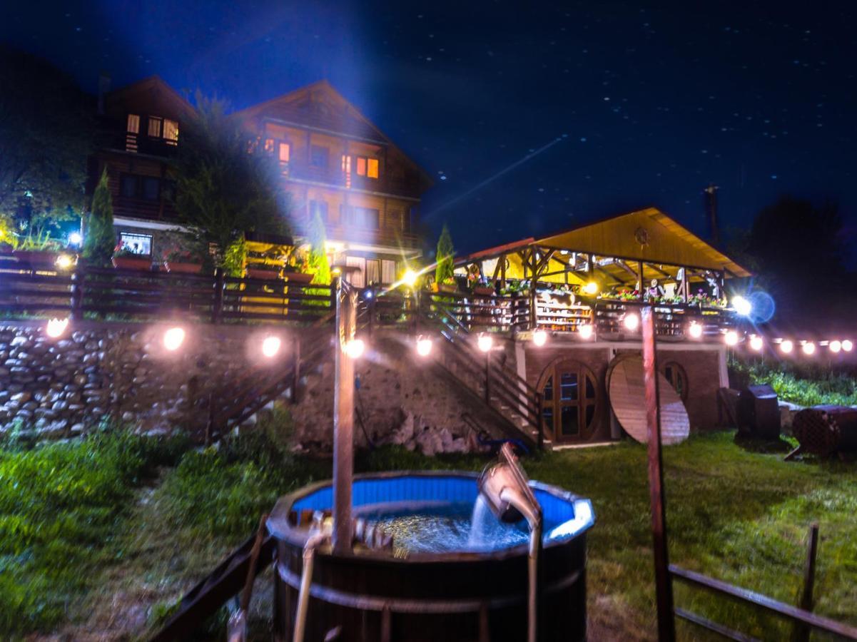 Pensiunea La Maria Lu' Sandoiu Hotel Poenari Exterior photo