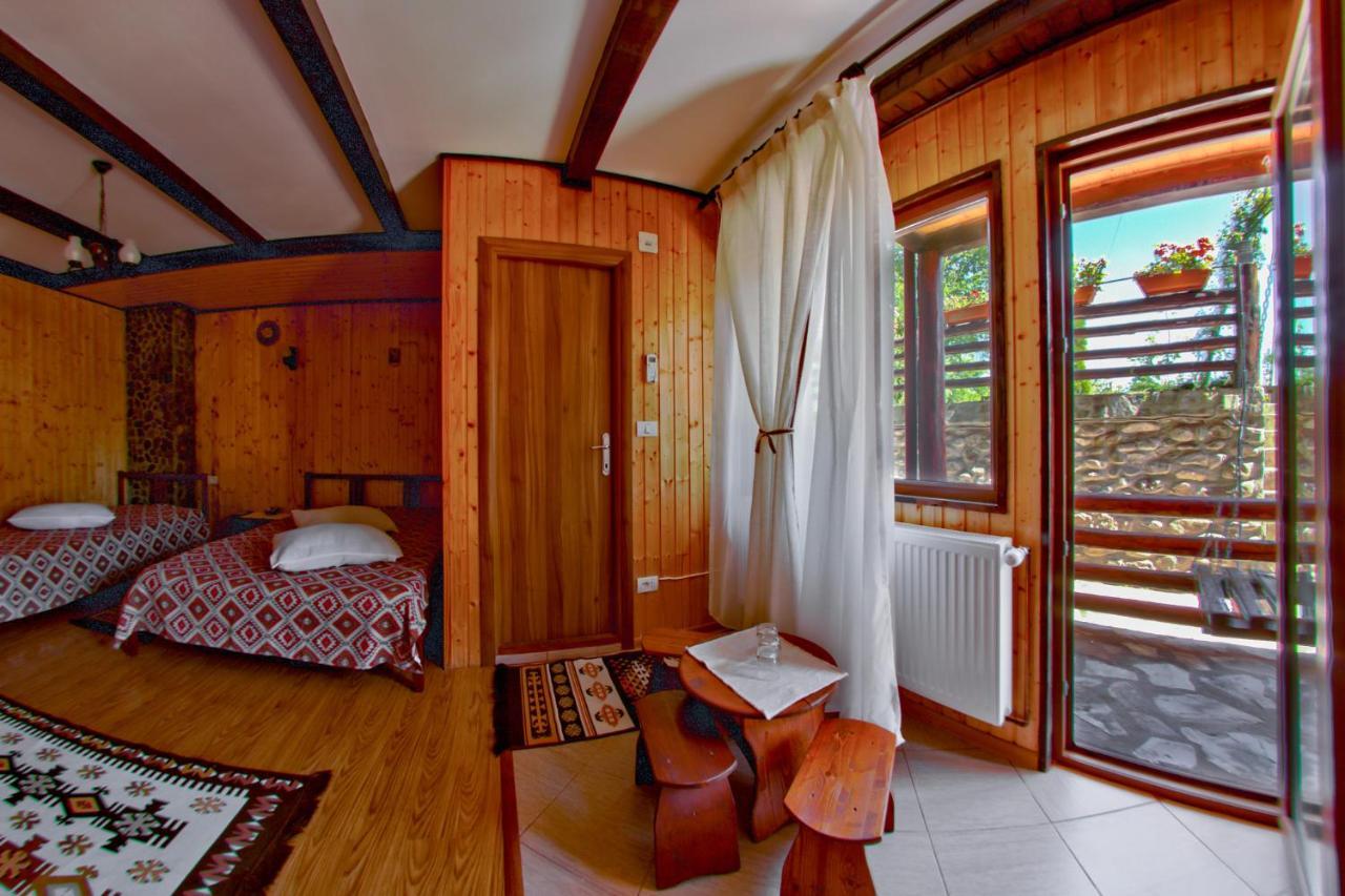 Pensiunea La Maria Lu' Sandoiu Hotel Poenari Exterior photo
