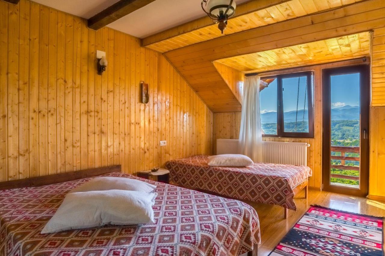 Pensiunea La Maria Lu' Sandoiu Hotel Poenari Exterior photo
