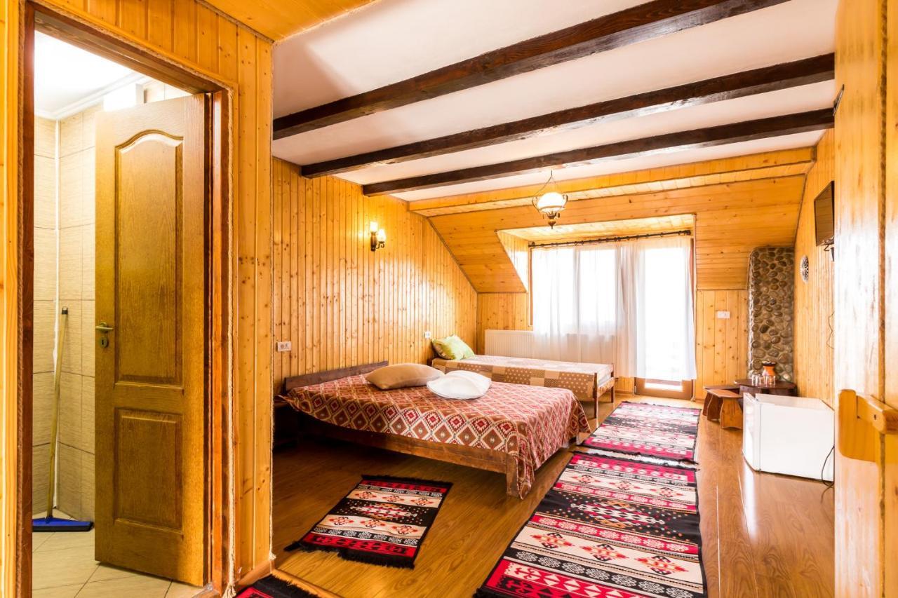 Pensiunea La Maria Lu' Sandoiu Hotel Poenari Exterior photo