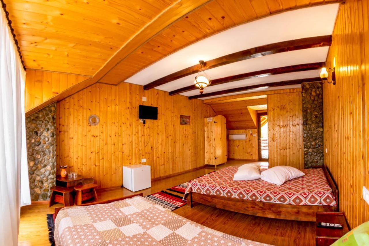 Pensiunea La Maria Lu' Sandoiu Hotel Poenari Exterior photo