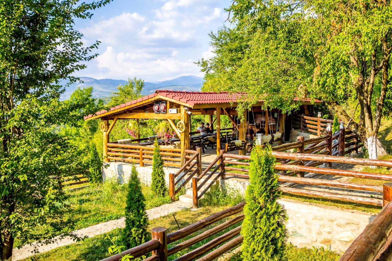 Pensiunea La Maria Lu' Sandoiu Hotel Poenari Exterior photo
