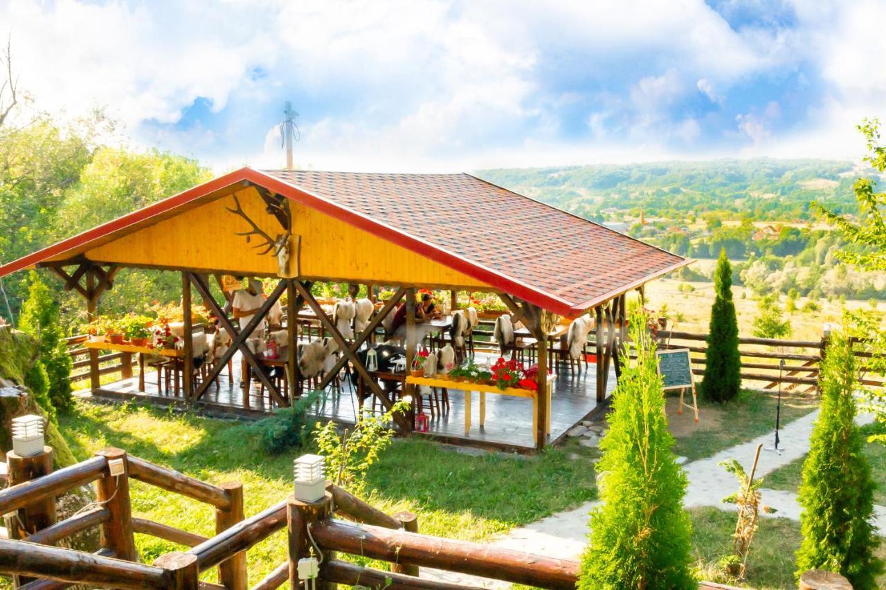Pensiunea La Maria Lu' Sandoiu Hotel Poenari Exterior photo
