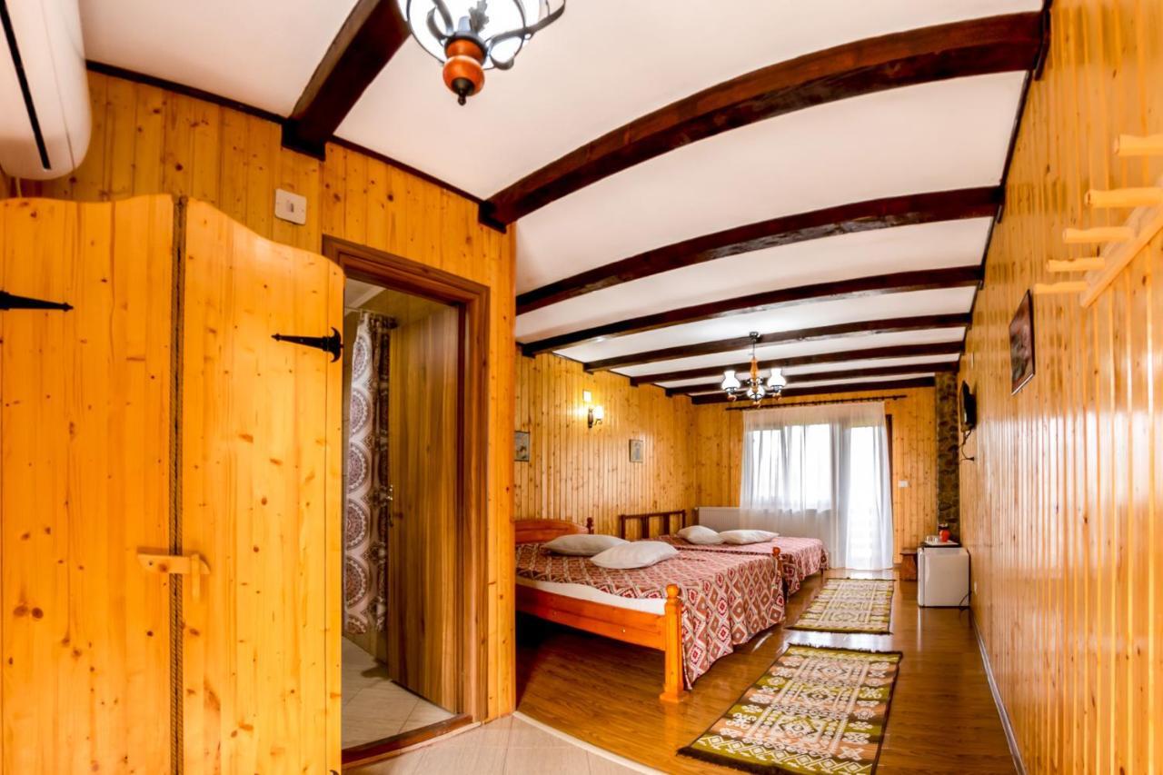 Pensiunea La Maria Lu' Sandoiu Hotel Poenari Exterior photo